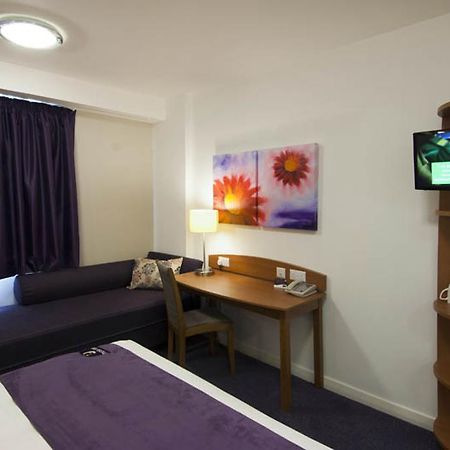 Premier Inn Castleford - Xscape, M62, Jct 32 ภายนอก รูปภาพ