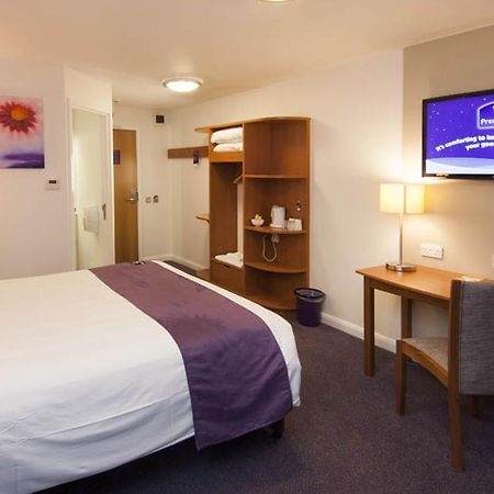 Premier Inn Castleford - Xscape, M62, Jct 32 ภายนอก รูปภาพ