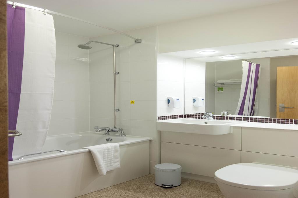 Premier Inn Castleford - Xscape, M62, Jct 32 ภายนอก รูปภาพ