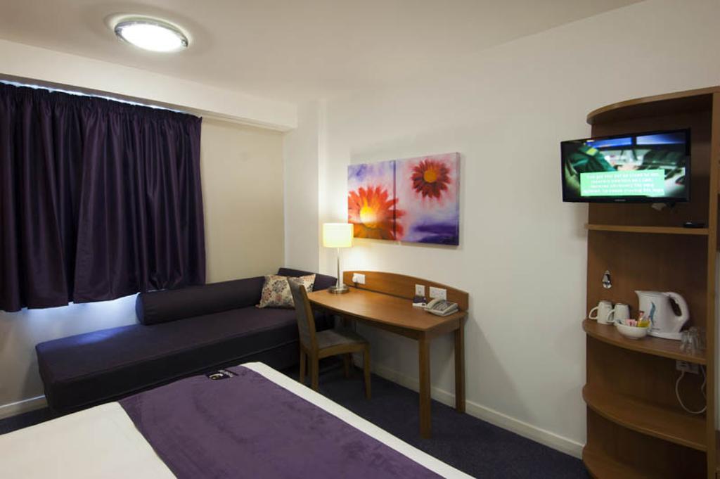 Premier Inn Castleford - Xscape, M62, Jct 32 ภายนอก รูปภาพ