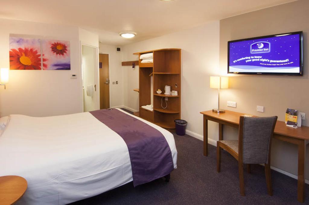 Premier Inn Castleford - Xscape, M62, Jct 32 ภายนอก รูปภาพ