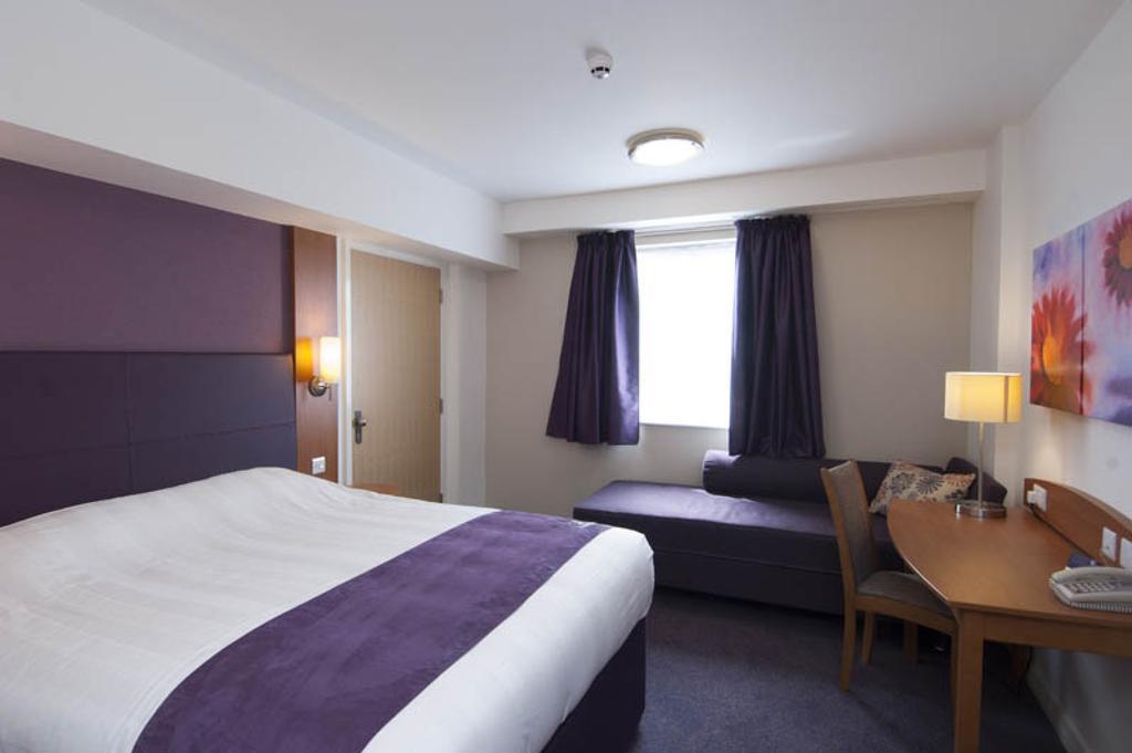 Premier Inn Castleford - Xscape, M62, Jct 32 ภายนอก รูปภาพ