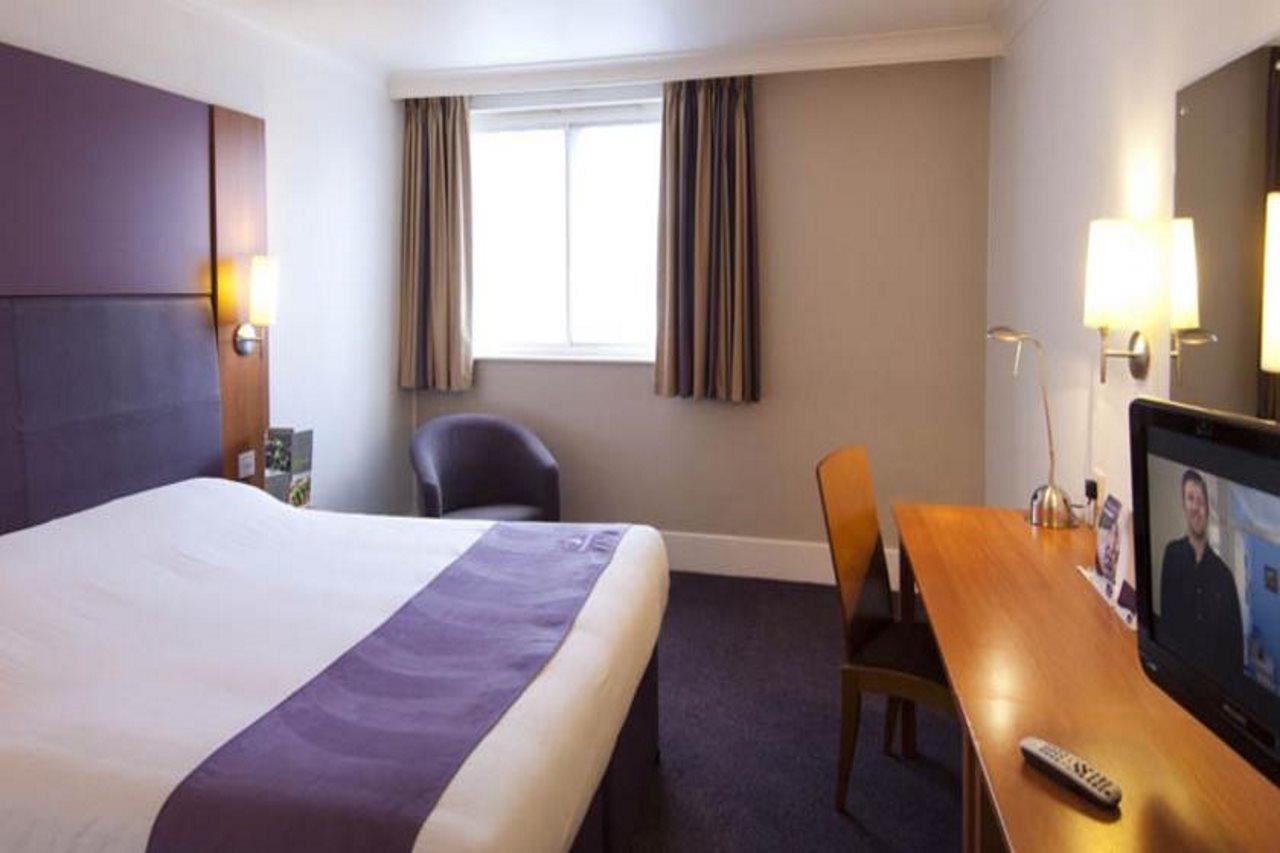 Premier Inn Castleford - Xscape, M62, Jct 32 ภายนอก รูปภาพ