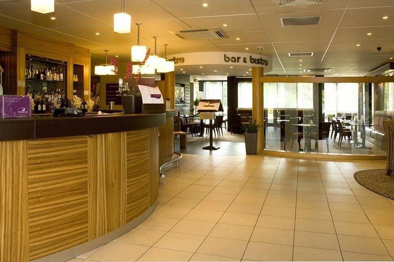 Premier Inn Castleford - Xscape, M62, Jct 32 ภายนอก รูปภาพ
