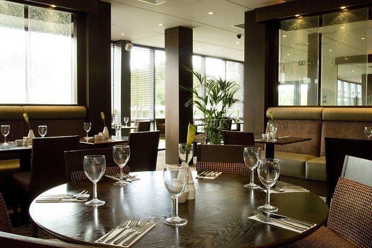 Premier Inn Castleford - Xscape, M62, Jct 32 ภายนอก รูปภาพ