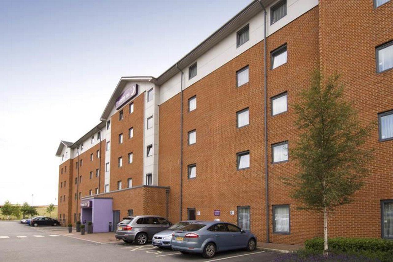 Premier Inn Castleford - Xscape, M62, Jct 32 ภายนอก รูปภาพ